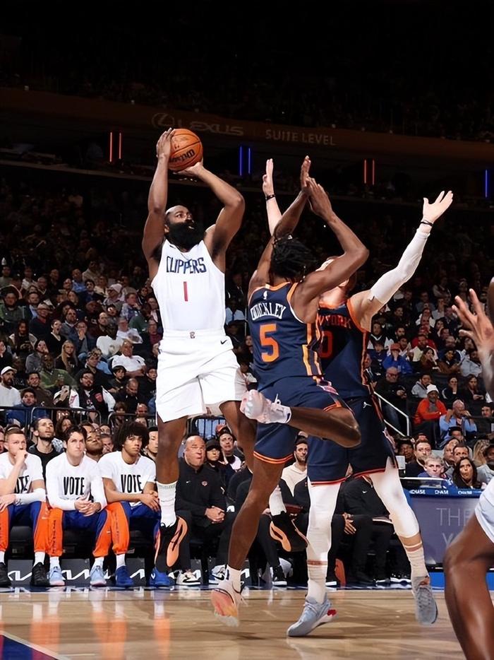 爱游戏正版下载-哈登连续二十场比赛得分超过领先优势明显，TL不断突破！